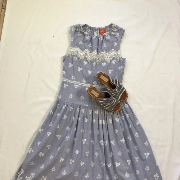 Monique Lhuillier Women EleganyBlue & White Embroidered Sleeveless Dress Size 12 - Picture 2 of 12